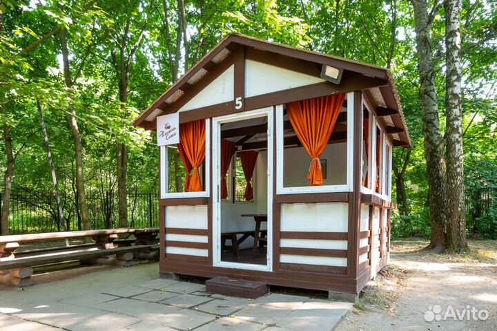 Уютная теплая беседка для пикника