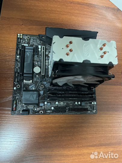 Материнская плата с процессором и памятью