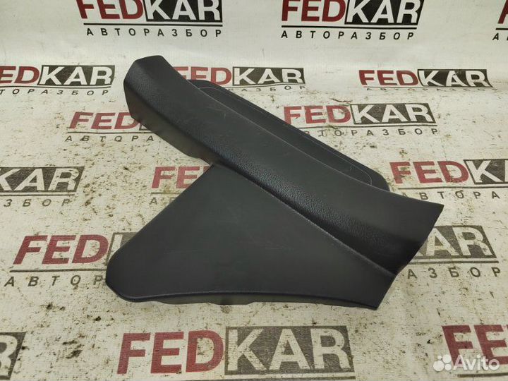 Накладка на порог салона задняя правая Toyota