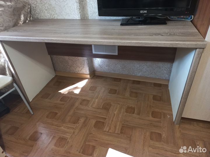 Письменный стол
