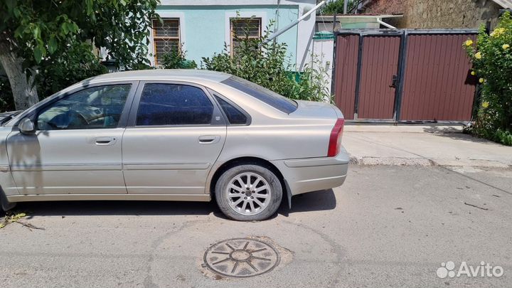 В разборке volvo s 80
