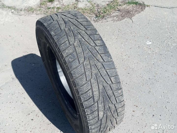Kumho I'Zen KW31 215/70 R16