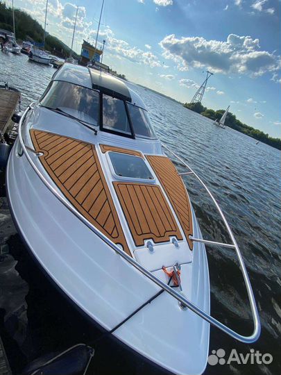 Аквалайн 210, каютный катер