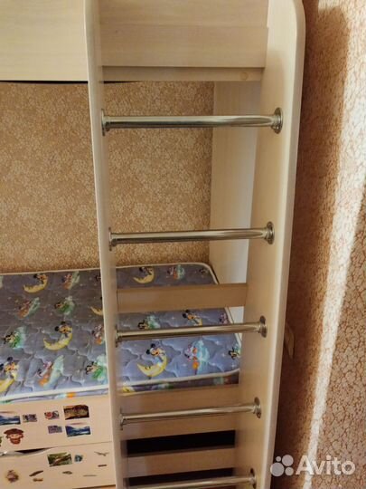 Кровать детская двухъярусная