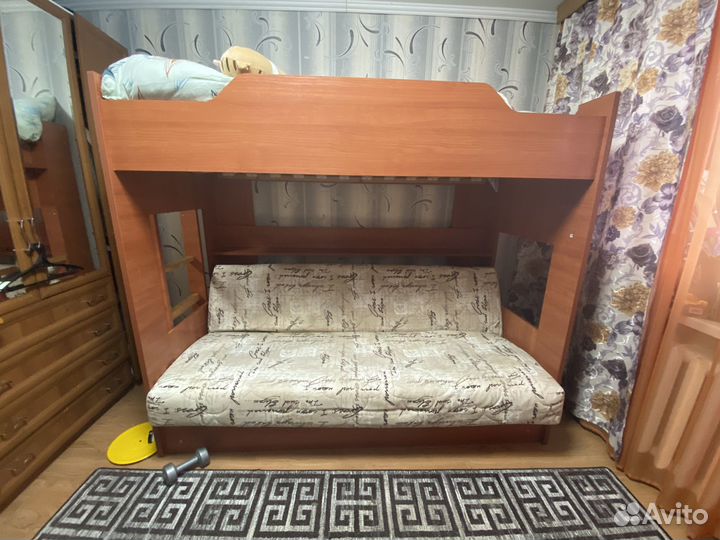 Кровать двухьярусная