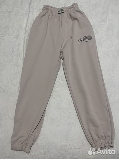 Спортивный бежевый костюм