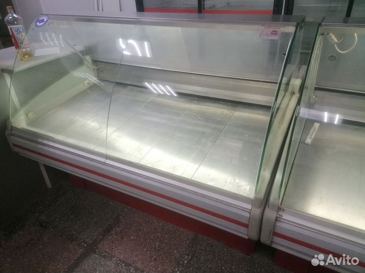 Холодильные витрины и шкаф