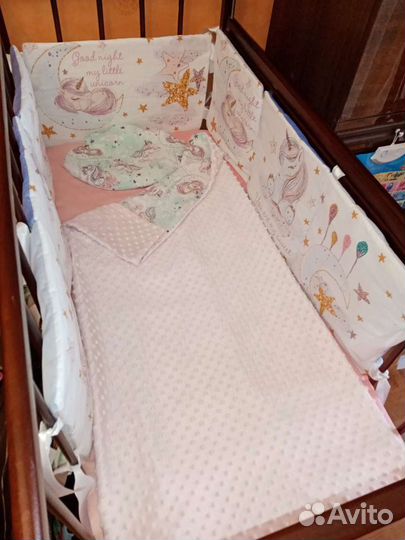 Бортики и постельный комплект в кроватку