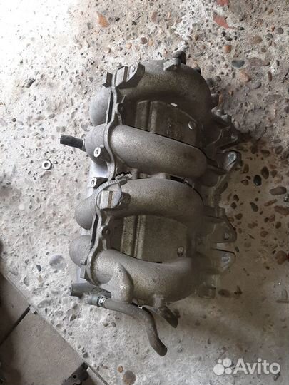 Впускной коллектор Ниссан 1.8