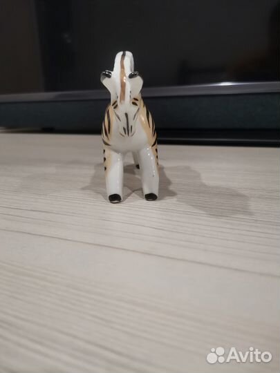 Фарфоровая статуэтка 