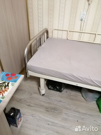 Кровать с матрасом 90 / 200 б/у