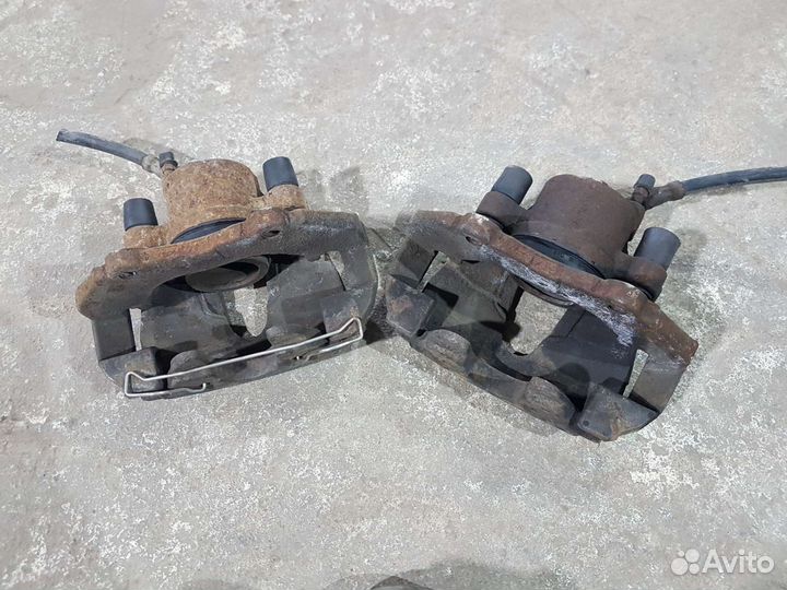 Суппорт тормозной передний Ford focus 2