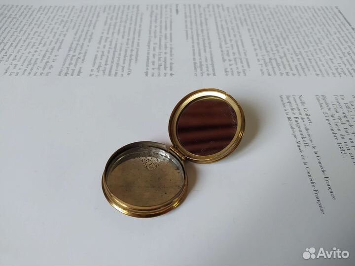 Пудреница США