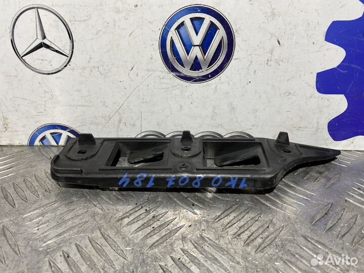 Направляющая бампера передняя правая Golf 5