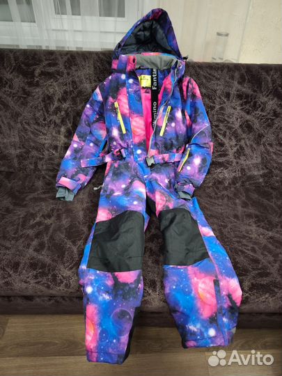 Продам горнолыжный комбинезон для девочки 134-140
