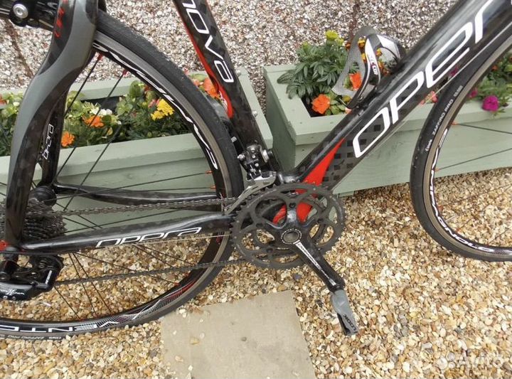 Шоссейник про уровня Pinarello