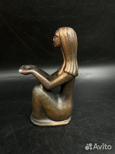 Статуэтка под бронзу литье Девушка на коленях
