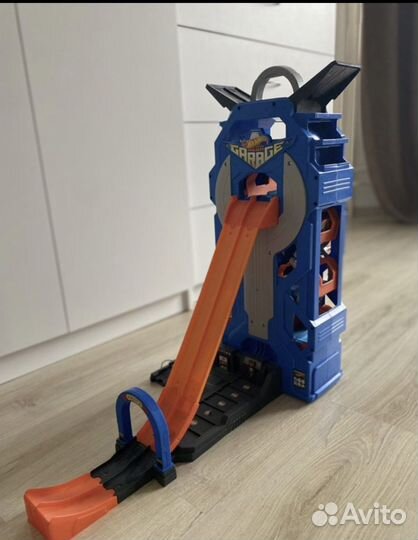 Набор мега-гараж hot wheels+машинки 10шт