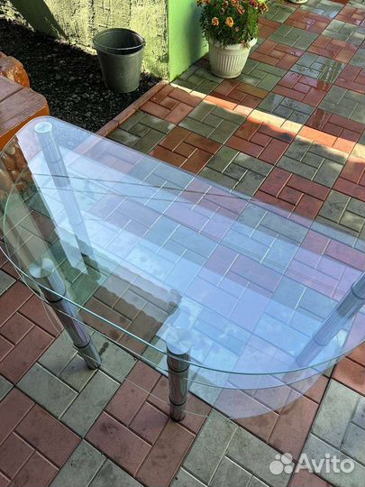 Стеклянный столик