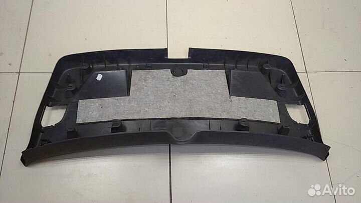 Обшивка двери багажника Volkswagen Golf