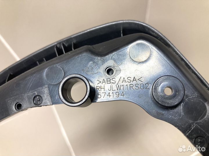 Окантовка правого зеркала