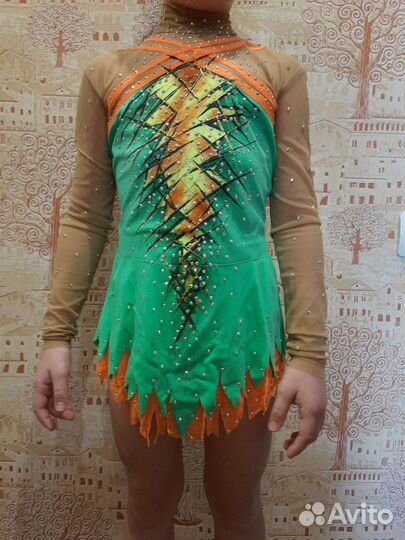 Купальник и мяч для художественной гимнастик