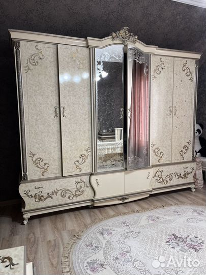 Спальный гарнитур