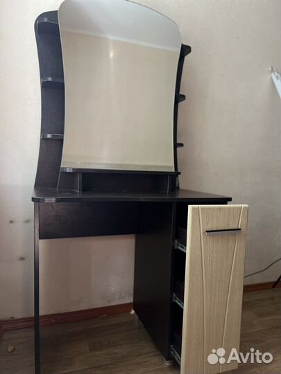 Трельяж с зеркалом, туалетный столик