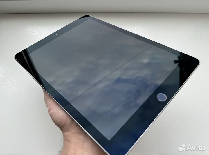 Apple iPad Pro 9.7 2016 128 Гб Wi-Fi Серый