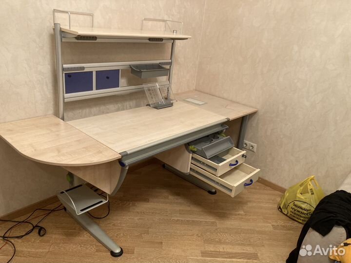 Растущая парта moll