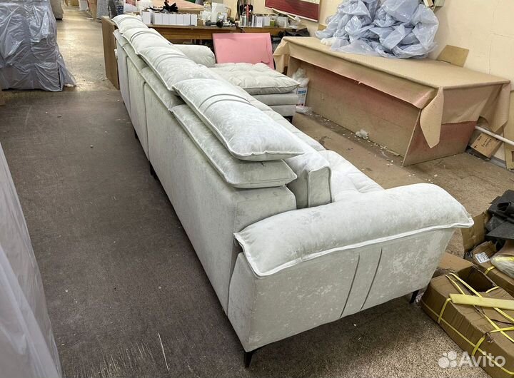 Угловой диван с пуфом