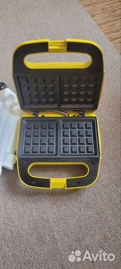 Электрическая вафельница новая