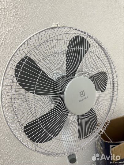 Вентилятор напольный electrolux EFF-1003D