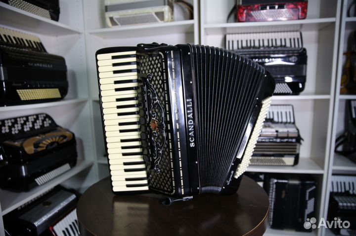 Аккордеон Scandalli Super 6