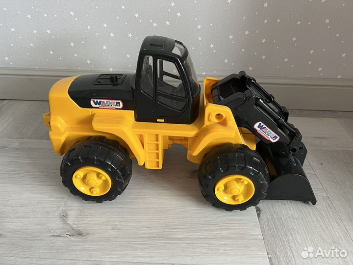 Трактор экскаватор