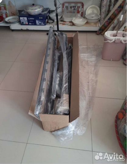 Стойка/стенд для клеенки на 22 рулона