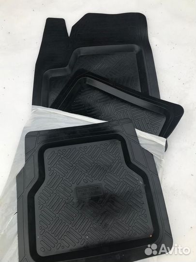 Резиновый коврики в салон
