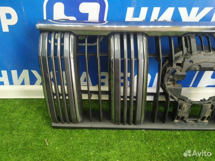 Решетка радиатора передняя Toyota Land Cruiser