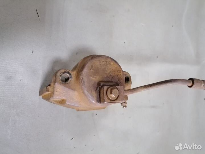 Суппорт тормозной задний правый Ford Taurus 1 1990