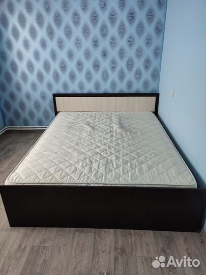 Кровать двухспальная с матрасом бу 160 200