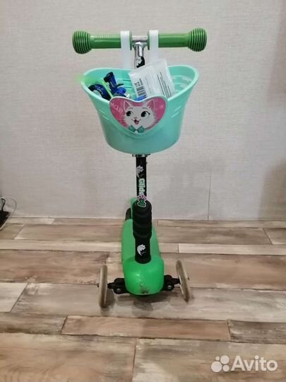 Самокат трехколесный
