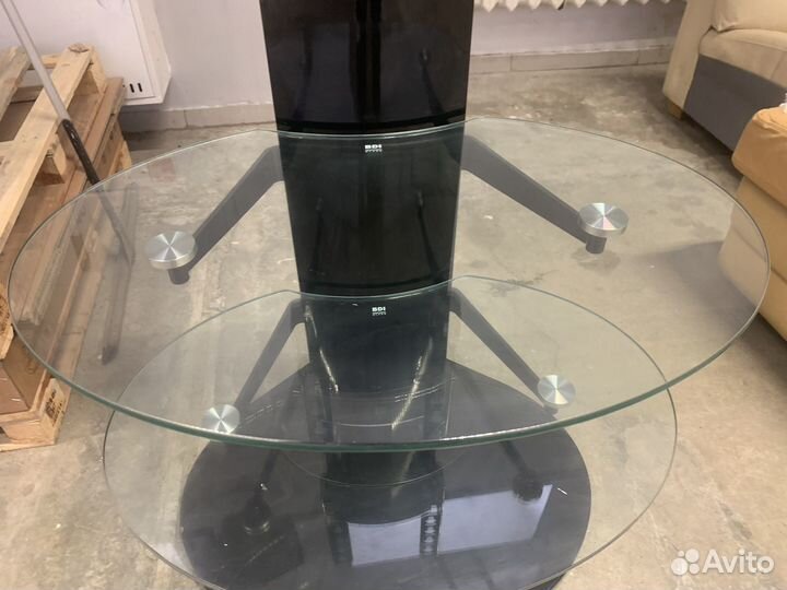 Стеклянная тумба под тв