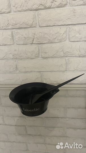 Миска для смешивания краски с кисточкой