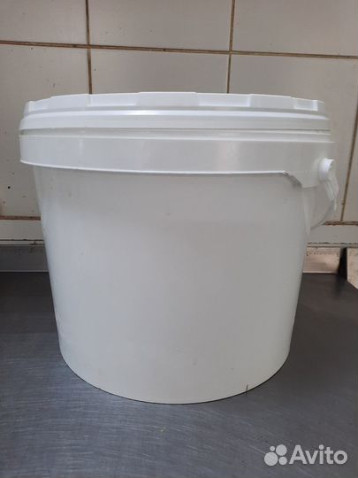 Ведро пластиковое с крышкой