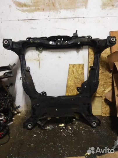 Передний подрамник Freelander 2.2D Фрилендер 06-14