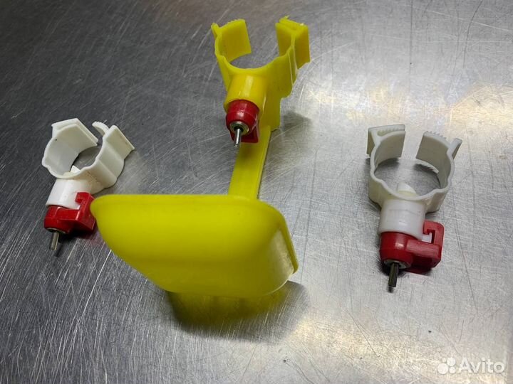 Нипельные поилки для курей