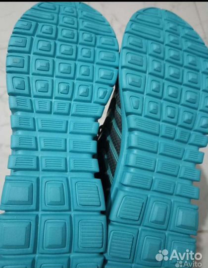 Кроссовки новые