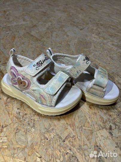 Обувь для девочки летняя