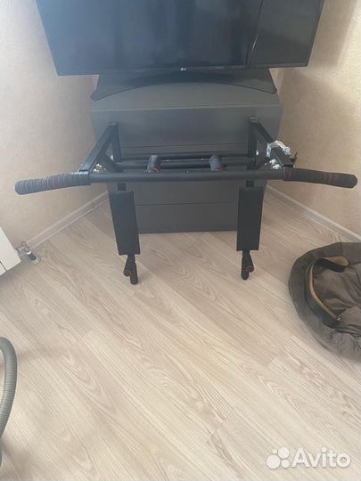 Турник настенный с брусьями