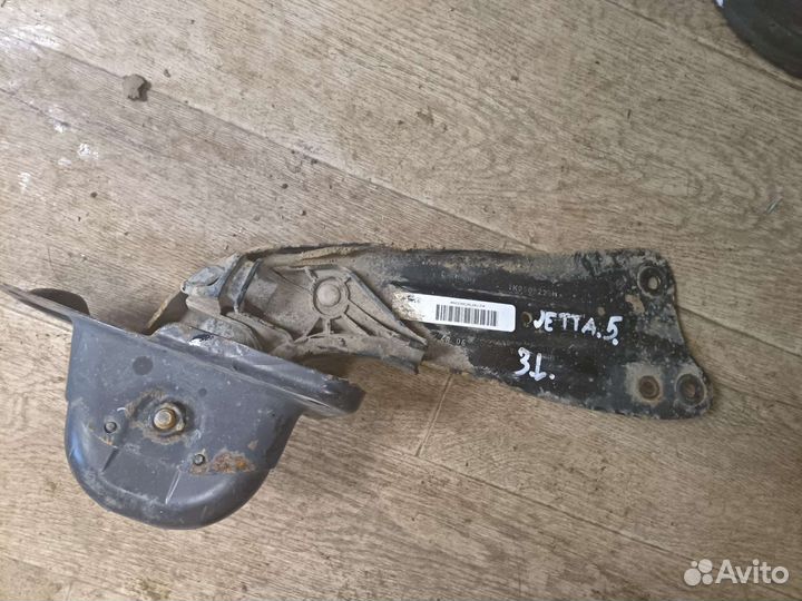 Рычаг задний левый продольный Volkswagen Jetta 5